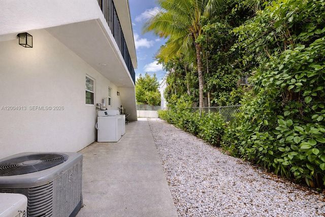 567 SW 3rd St 2, Miami, FL 33130