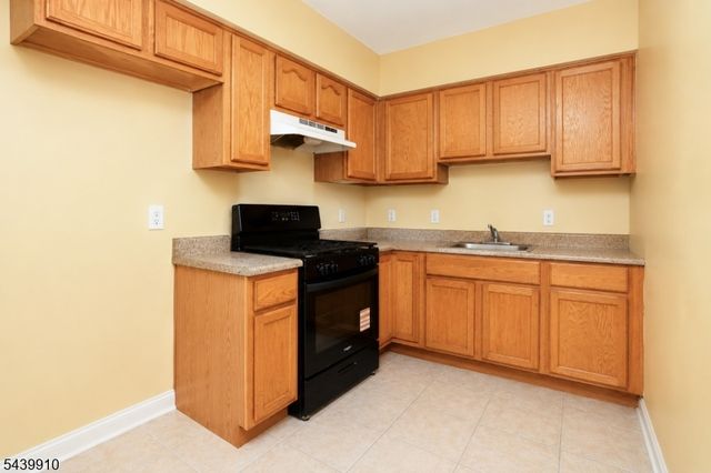 42 Astor St, Newark City, NJ 07114