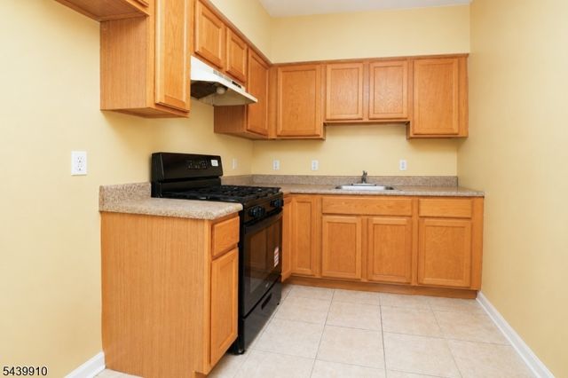 42 Astor St, Newark City, NJ 07114
