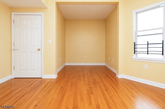 42 Astor St, Newark City, NJ 07114