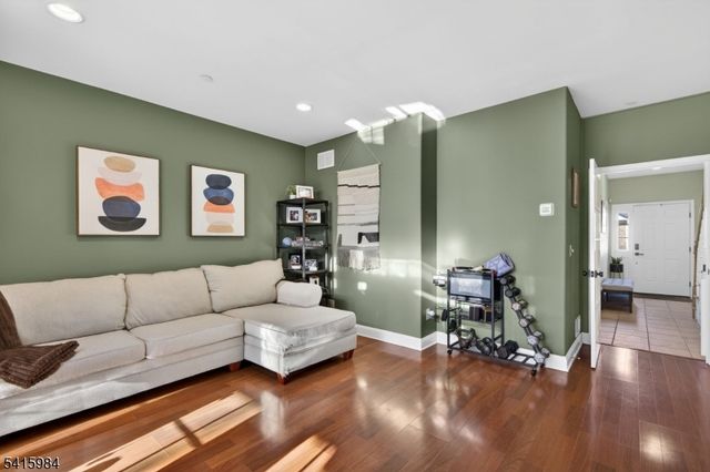 16 Sundance Way, Lopatcong Twp., NJ 08865