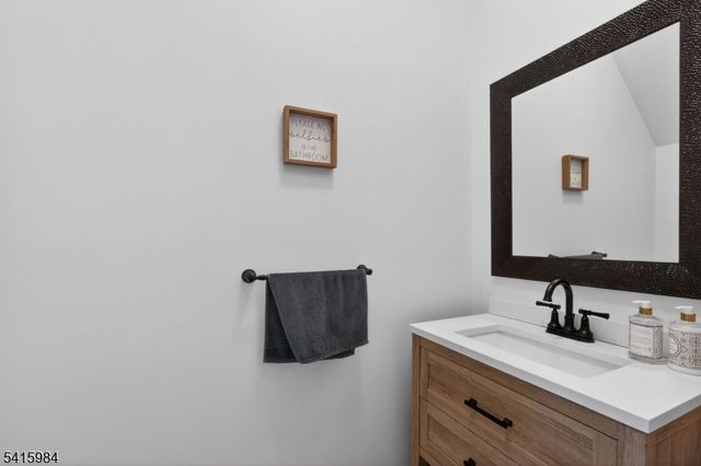 16 Sundance Way, Lopatcong Twp., NJ 08865