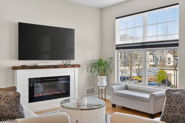 16 Sundance Way, Lopatcong Twp., NJ 08865