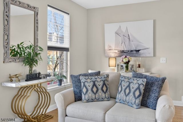 16 Sundance Way, Lopatcong Twp., NJ 08865