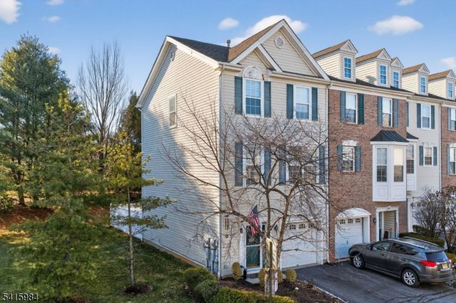 16 Sundance Way, Lopatcong Twp., NJ 08865