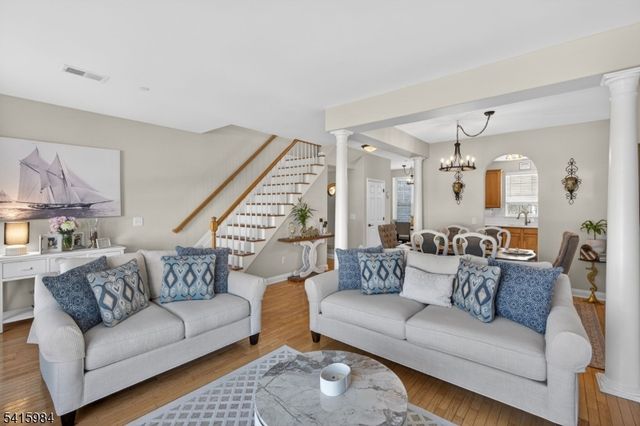 16 Sundance Way, Lopatcong Twp., NJ 08865