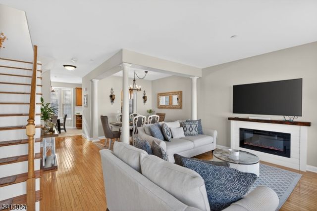 16 Sundance Way, Lopatcong Twp., NJ 08865