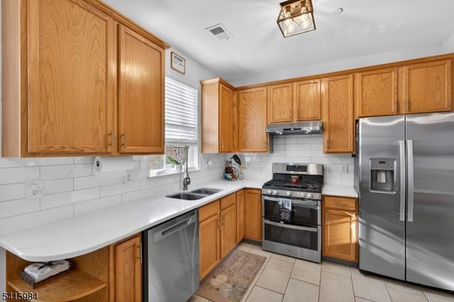 16 Sundance Way, Lopatcong Twp., NJ 08865