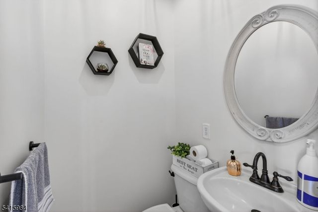 16 Sundance Way, Lopatcong Twp., NJ 08865