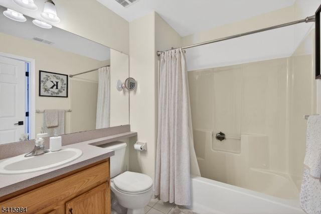 16 Sundance Way, Lopatcong Twp., NJ 08865