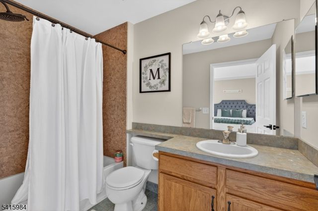 16 Sundance Way, Lopatcong Twp., NJ 08865