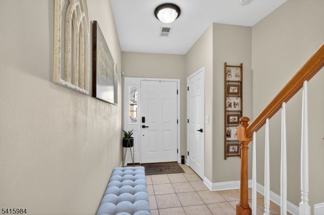 16 Sundance Way, Lopatcong Twp., NJ 08865