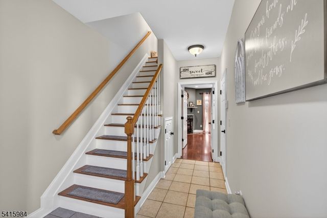 16 Sundance Way, Lopatcong Twp., NJ 08865