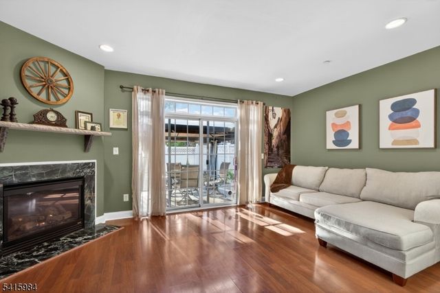 16 Sundance Way, Lopatcong Twp., NJ 08865