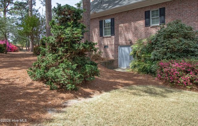 60 Oak Meadow Road, Pinehurst, NC 28374