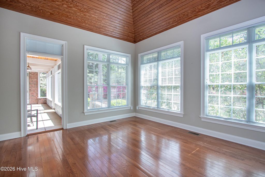 Image 16 of property listing at 60 Oak Meadow Road, Pinehurst, NC 28374