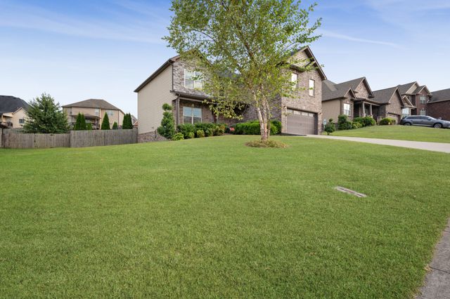 166 Melbourne Dr, Clarksville, TN 37043