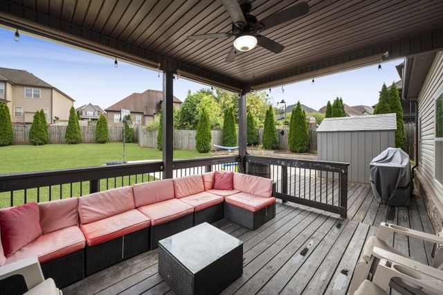 166 Melbourne Dr, Clarksville, TN 37043