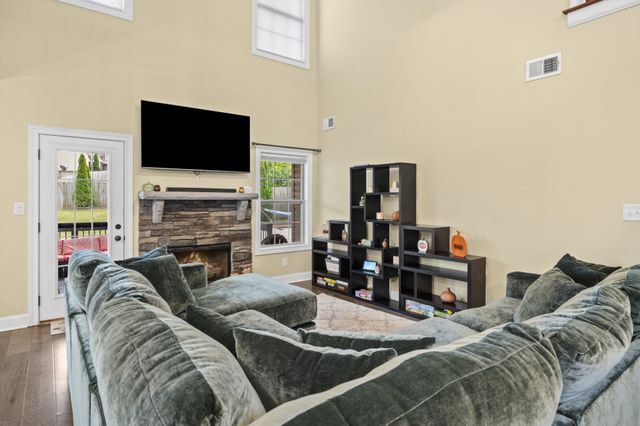 166 Melbourne Dr, Clarksville, TN 37043