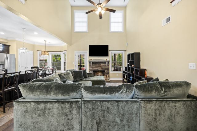 166 Melbourne Dr, Clarksville, TN 37043