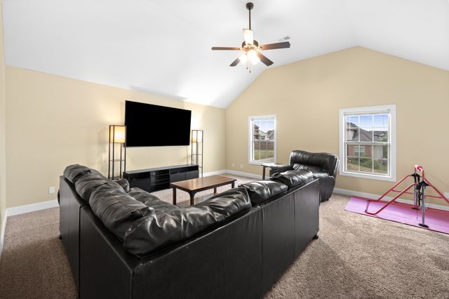 166 Melbourne Dr, Clarksville, TN 37043