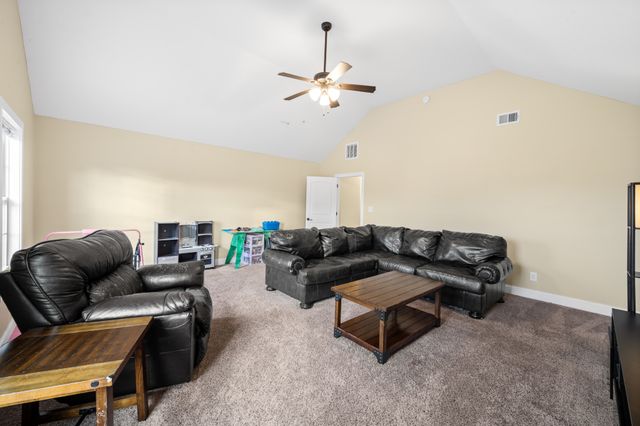 166 Melbourne Dr, Clarksville, TN 37043