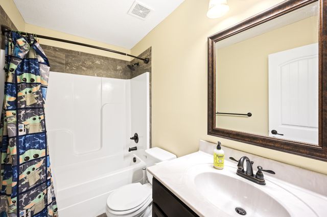 166 Melbourne Dr, Clarksville, TN 37043