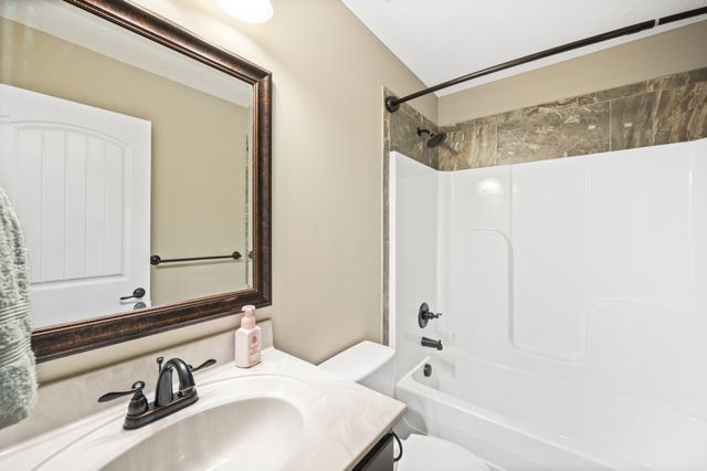 166 Melbourne Dr, Clarksville, TN 37043