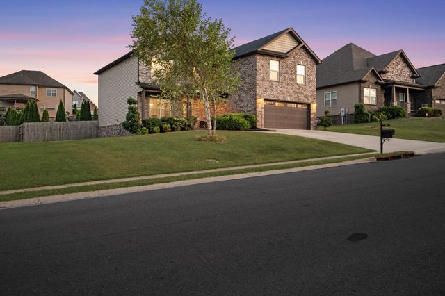 166 Melbourne Dr, Clarksville, TN 37043