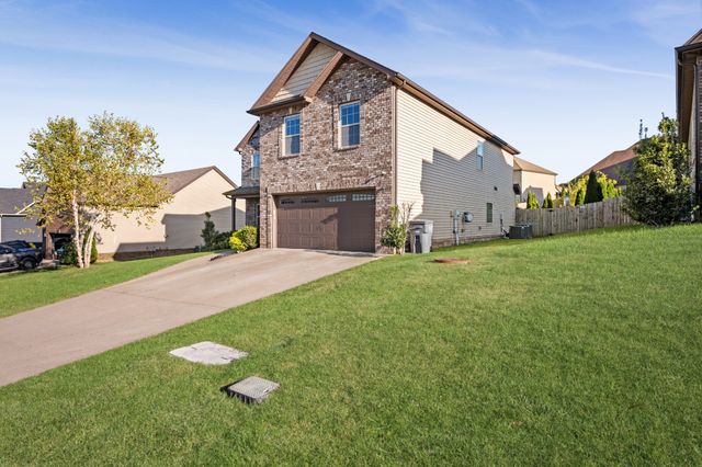 166 Melbourne Dr, Clarksville, TN 37043