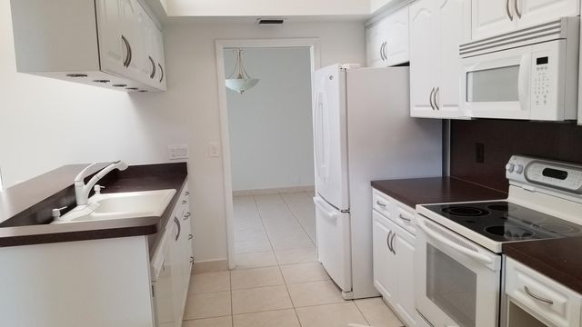 14060 Greentree Drive, Wellington, FL 33414