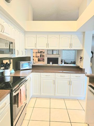 14060 Greentree Drive, Wellington, FL 33414