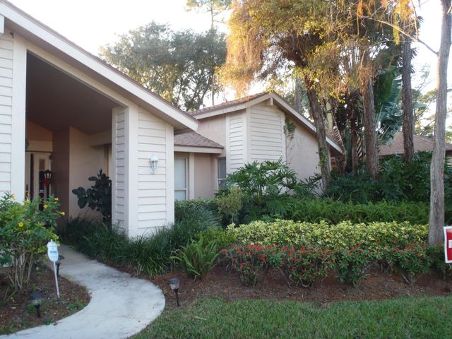 14060 Greentree Drive, Wellington, FL 33414