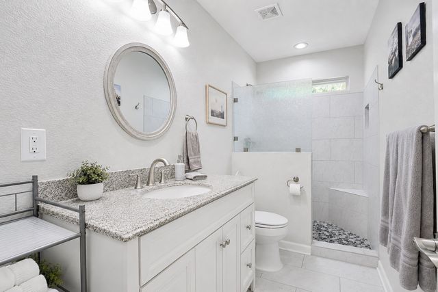222 Hart Court, Runaway Bay, TX 76426