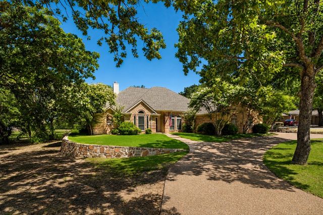222 Hart Court, Runaway Bay, TX 76426