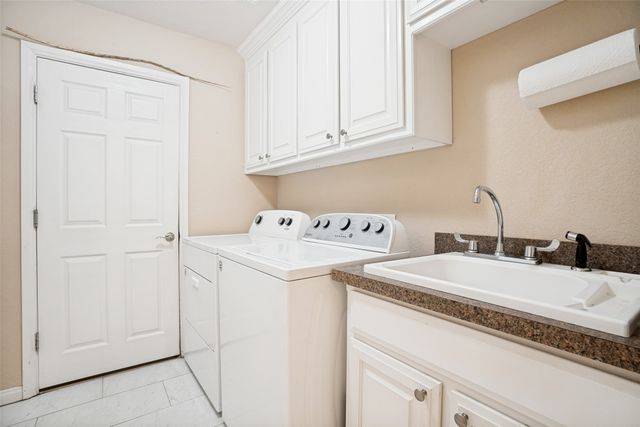 222 Hart Court, Runaway Bay, TX 76426