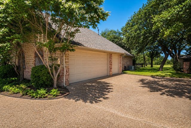 222 Hart Court, Runaway Bay, TX 76426