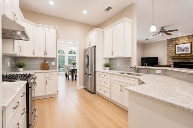 222 Hart Court, Runaway Bay, TX 76426