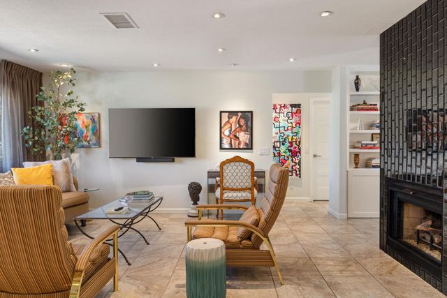 2200 E Acacia Road N, Palm Springs, CA 92262