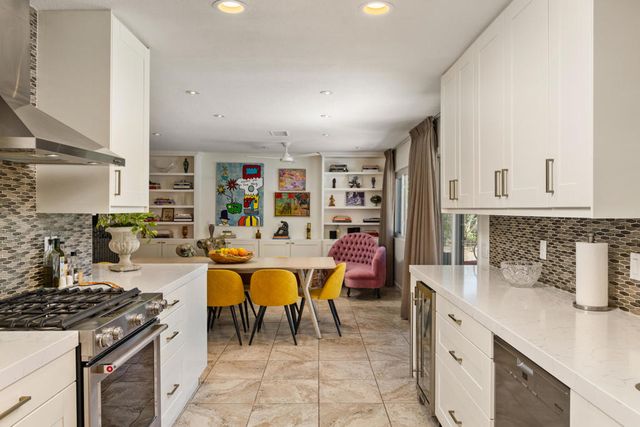 2200 E Acacia Road N, Palm Springs, CA 92262