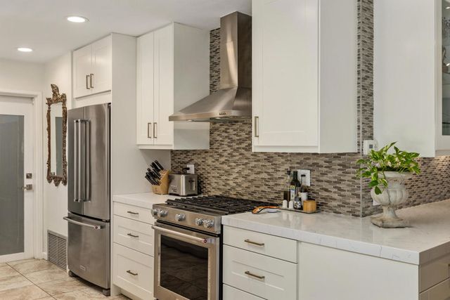 2200 E Acacia Road N, Palm Springs, CA 92262