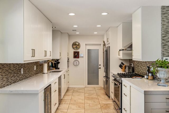 2200 E Acacia Road N, Palm Springs, CA 92262