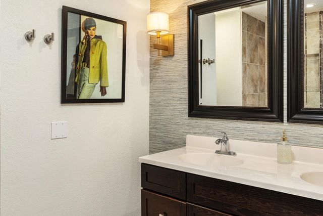 2200 E Acacia Road N, Palm Springs, CA 92262