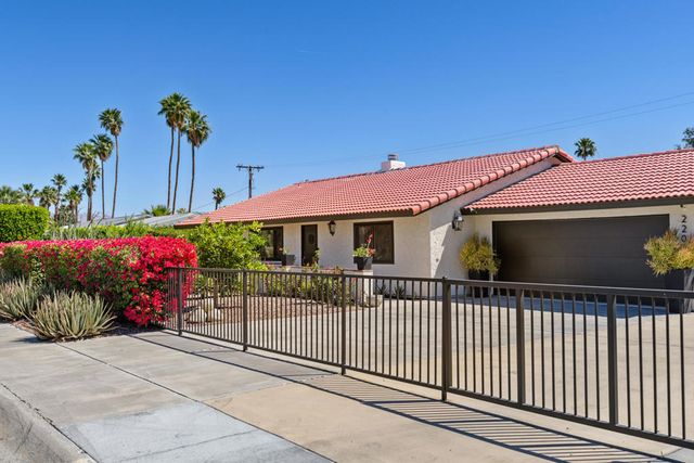2200 E Acacia Road N, Palm Springs, CA 92262