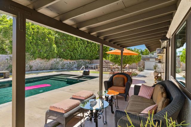 2200 E Acacia Road N, Palm Springs, CA 92262