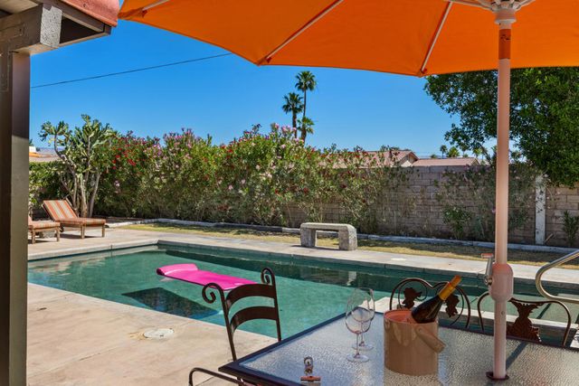 2200 E Acacia Road N, Palm Springs, CA 92262