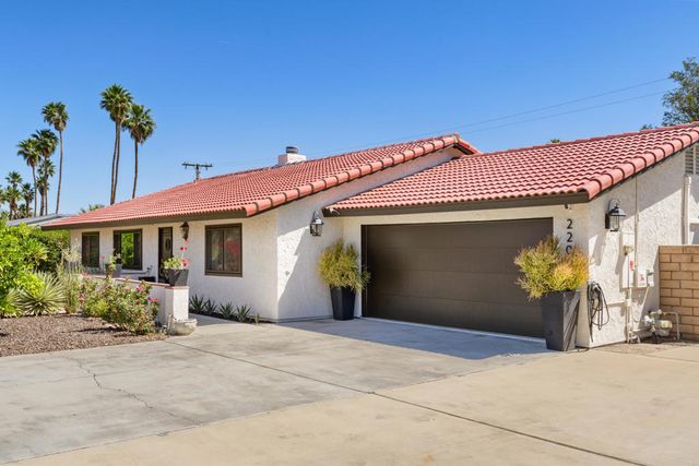 2200 E Acacia Road N, Palm Springs, CA 92262