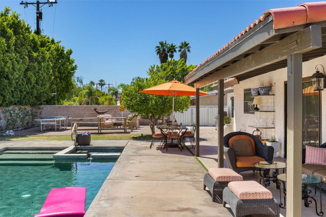 2200 E Acacia Road N, Palm Springs, CA 92262