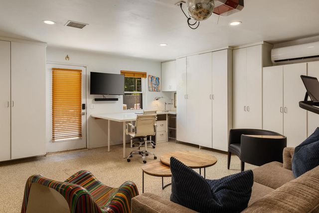 2200 E Acacia Road N, Palm Springs, CA 92262