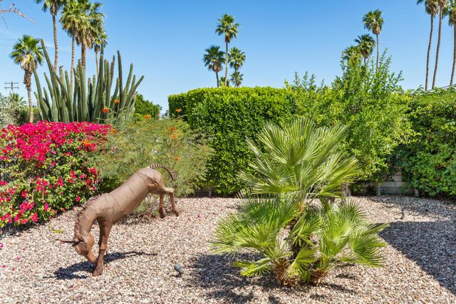 2200 E Acacia Road N, Palm Springs, CA 92262